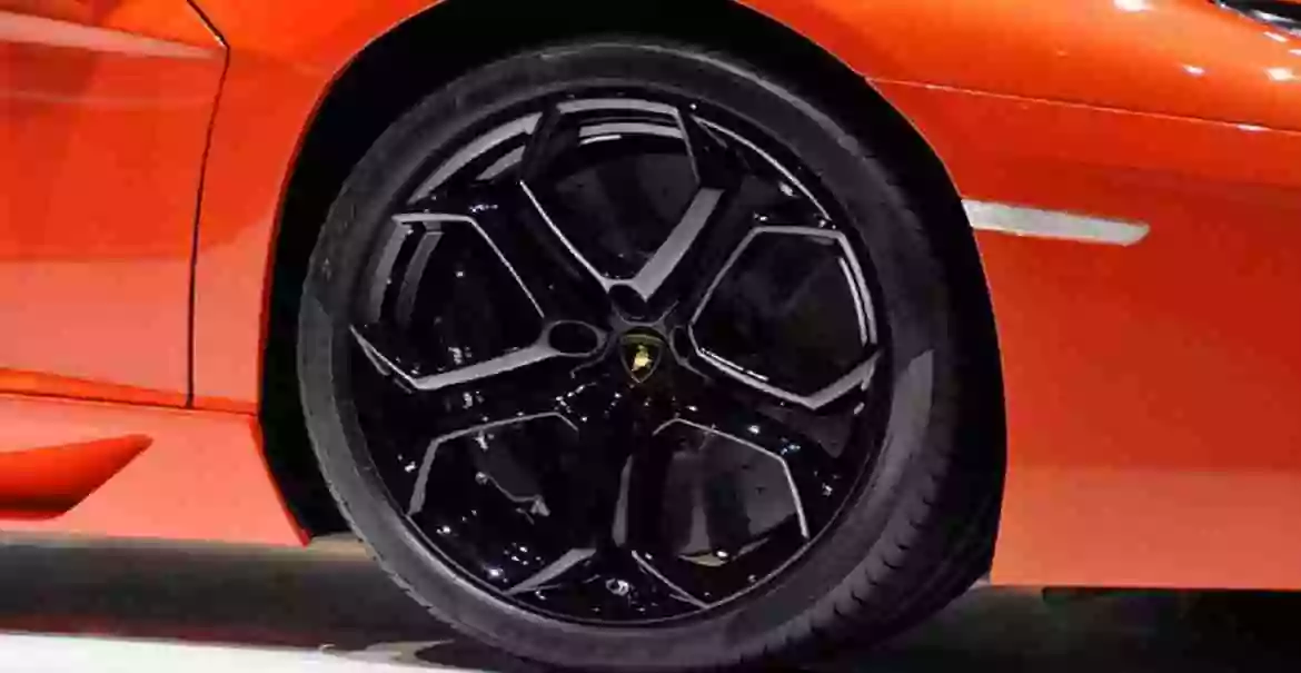 Hire A Lamborghini Aventador For An Hour In Dubai